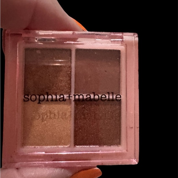 Makeup - Picture 8 of 10